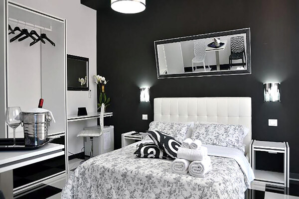 Black-White-GG-black-and-white-theme-hotels